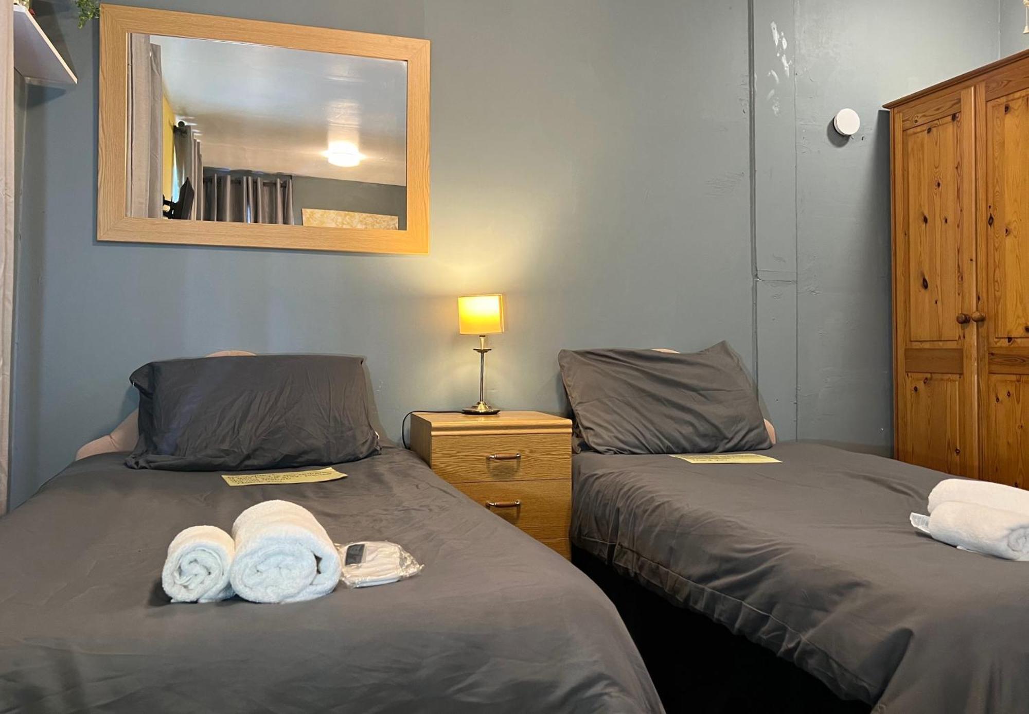 Self Check In Room Accommodation Only The Castle, โคลด์สตรีม ภายนอก รูปภาพ