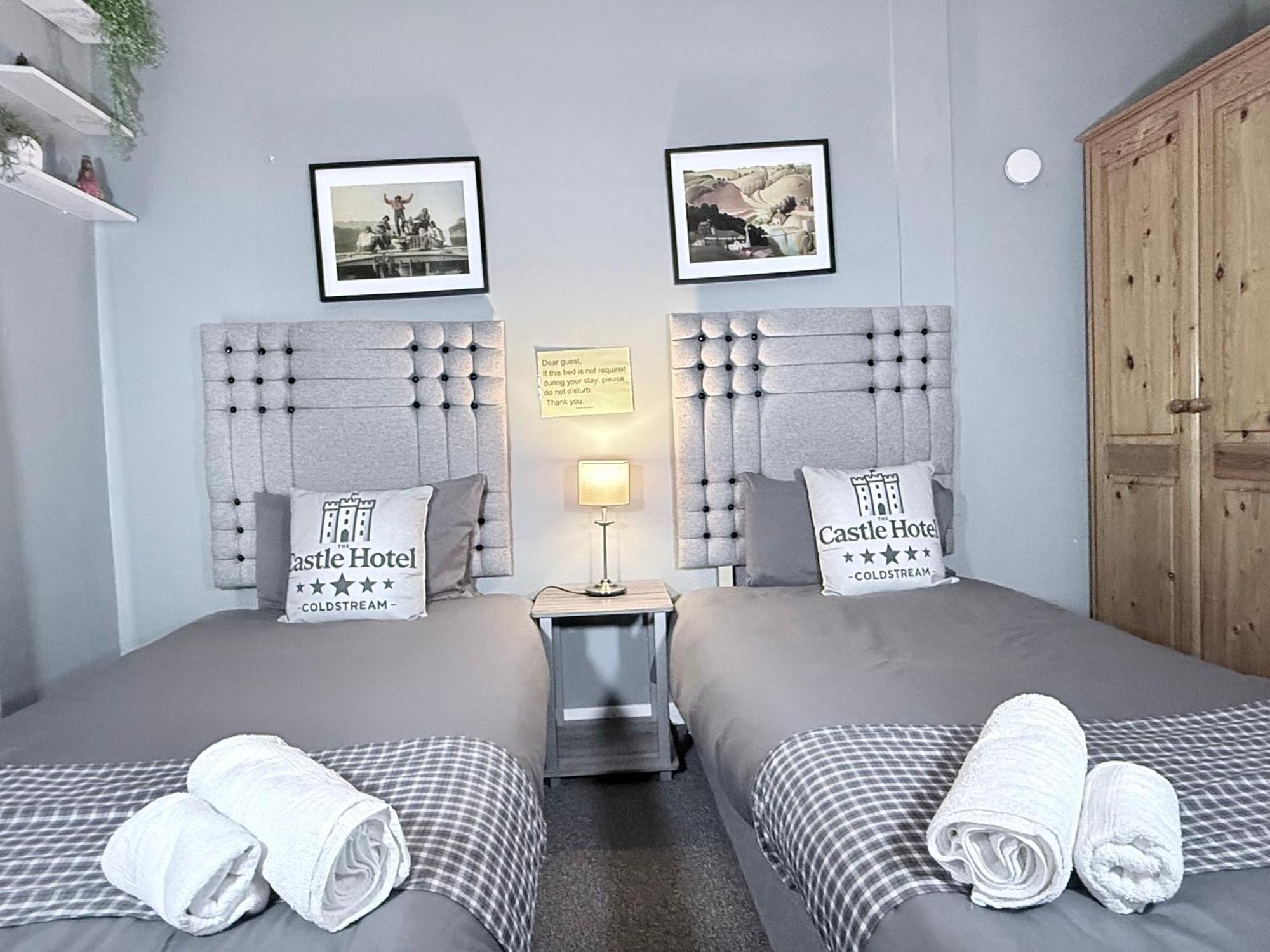 Self Check In Room Accommodation Only The Castle, โคลด์สตรีม ภายนอก รูปภาพ